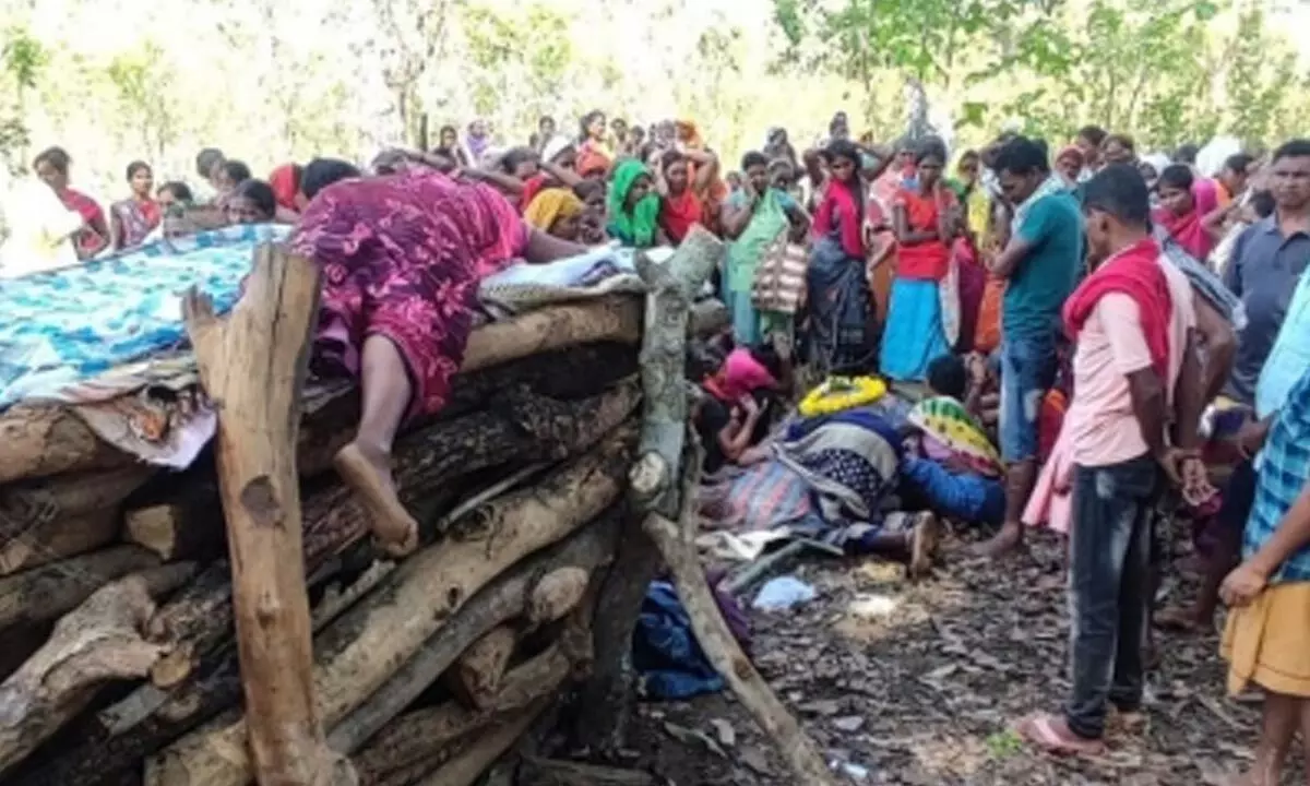 Dantewada Attack: Slain DRG jawans grieving widow lies down on husbands pyre