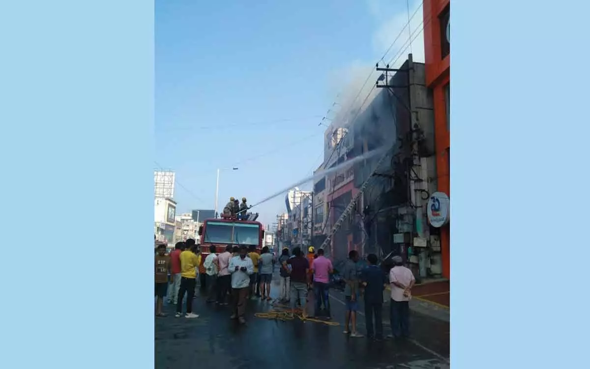 Visakhapatnam: Fire breaks out at Yuva Rani shopping mall