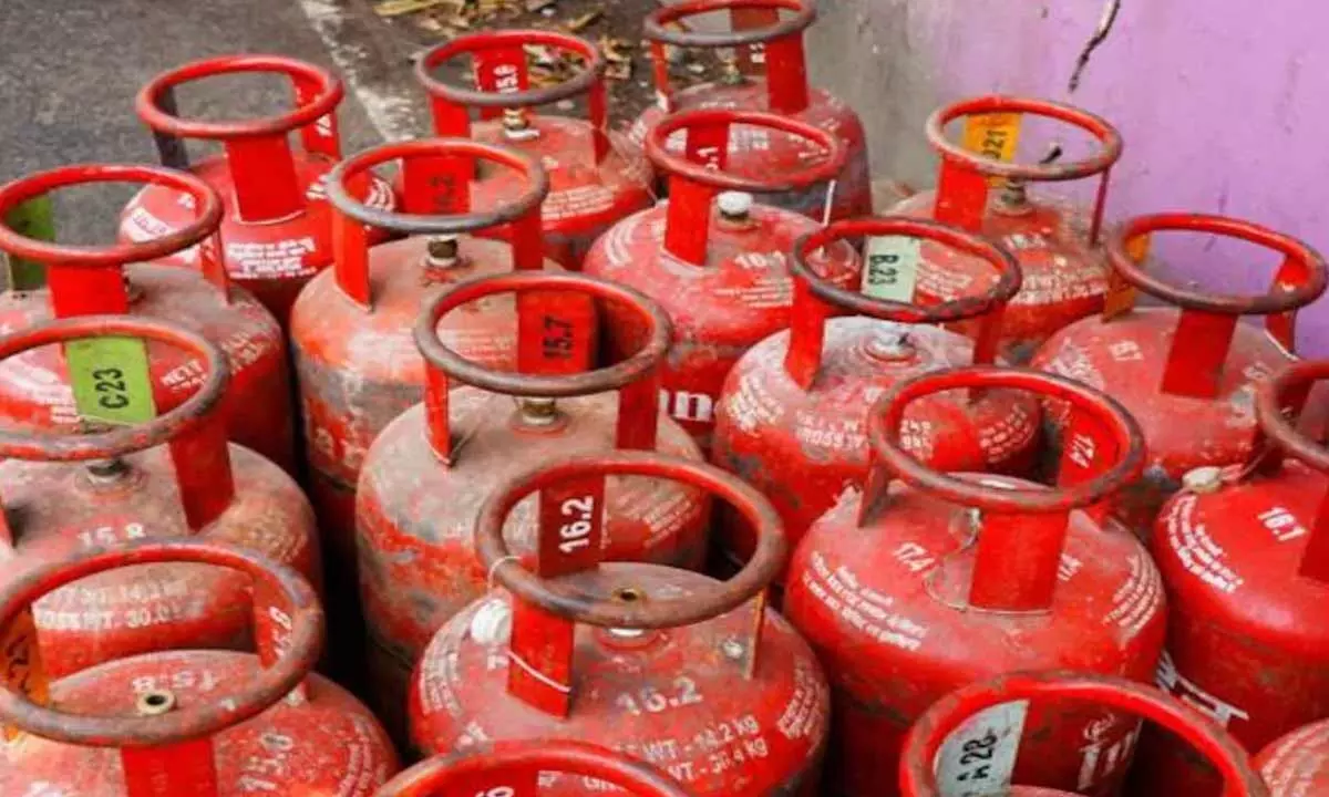 Commercial LPG price cut by Rs 171.5/kg