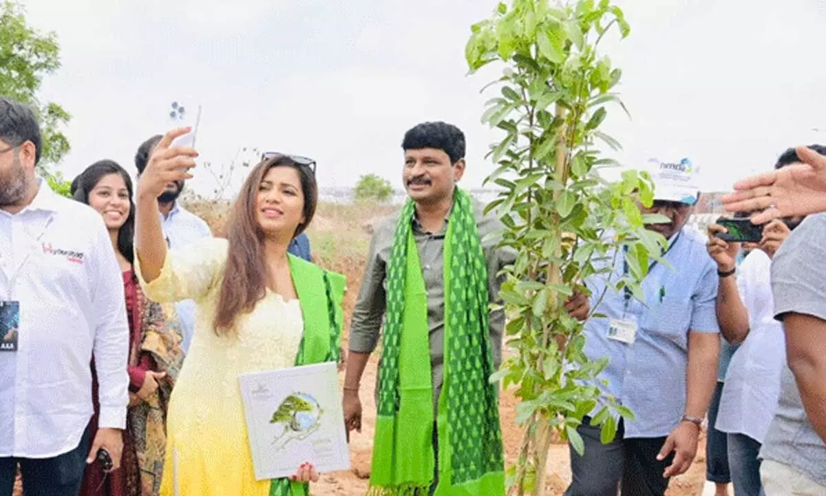 Shreya Ghoshal takes part in Green India Challenge
