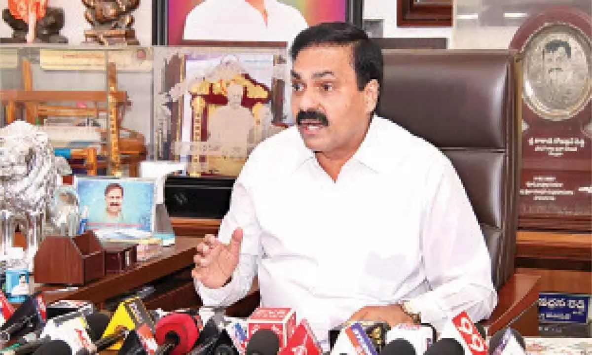 Nellore: Minister Kakani Govardhan Reddy assures compensation for crop loss