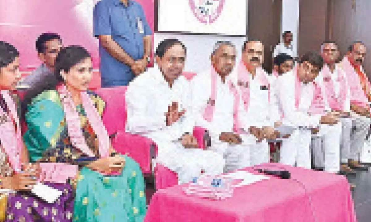 Hyderabad: CM K Chandrashekar Rao asks Maha leaders to complete organisational set-up by June 10