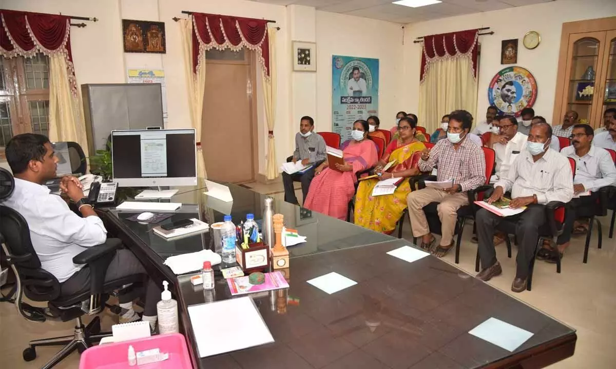 District Collector M Harinarayanan addressing a review meeting with agriculture department officials at his chamber in Nellore on Tuesday
