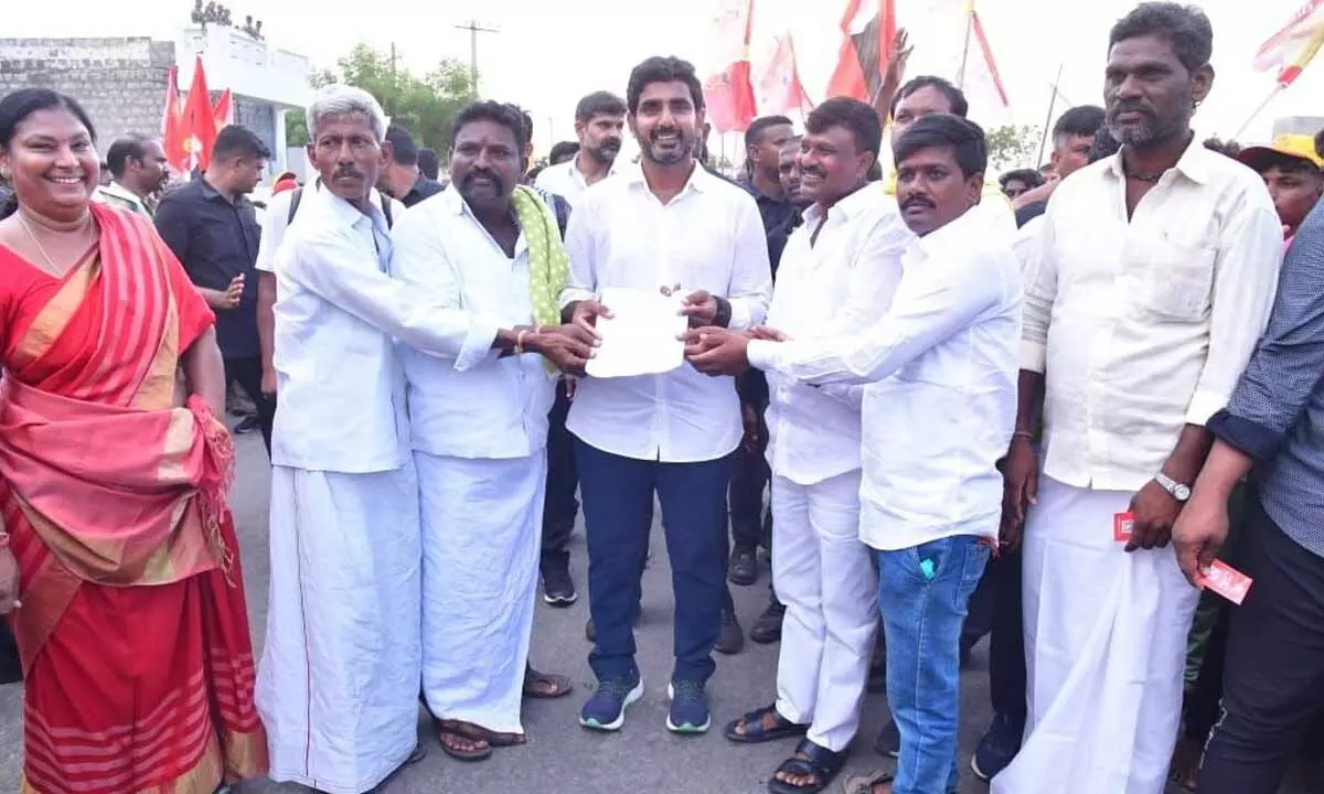 Farmers of Gajuladinne village in Gonegandla mandal submitted a representation to TDP national general secretary Nara Lokesh seeking right compensation for the lands they lost to the project, during his Yuva Galam padayatra Tuesday