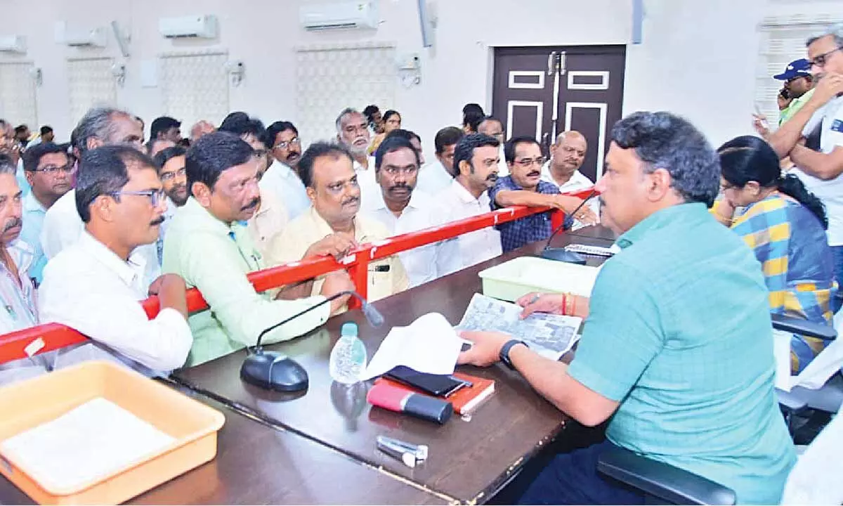 Prakasam JC K Srinivasulu speaking to the petitioners at Special Spandana programme held for government employees in Ongole on Wednesday