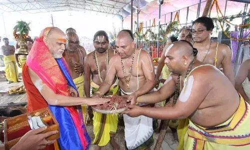 Priests receiving Visakha Sarada Peetham seer Sri  Swaroopanandendra Saraswathi Swamy at the TTD temple at Seethampeta in Manyam district on Wednesday