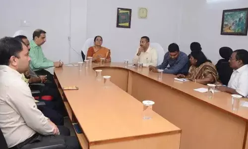 Visakhapatnam: Financial Advisor (Defence Service) reviews Navy’s area accounts office