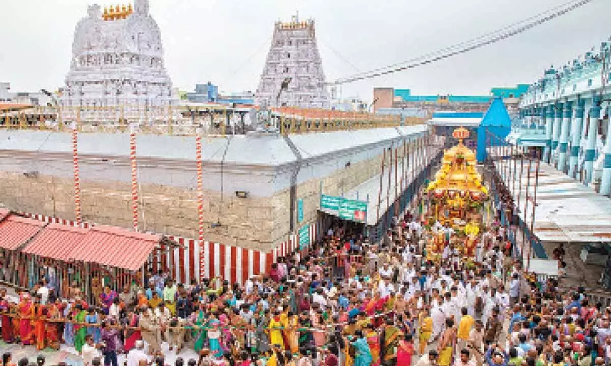 Tirupati: Goddess Padmavati blesses devotees on golden chariot