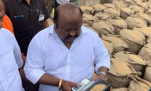 Minister Gangula Kamalakar inspecting damaged crops and grain purchase centre in Kamanpur village under Kothapalli mandal in Karimnagar district on Thursday