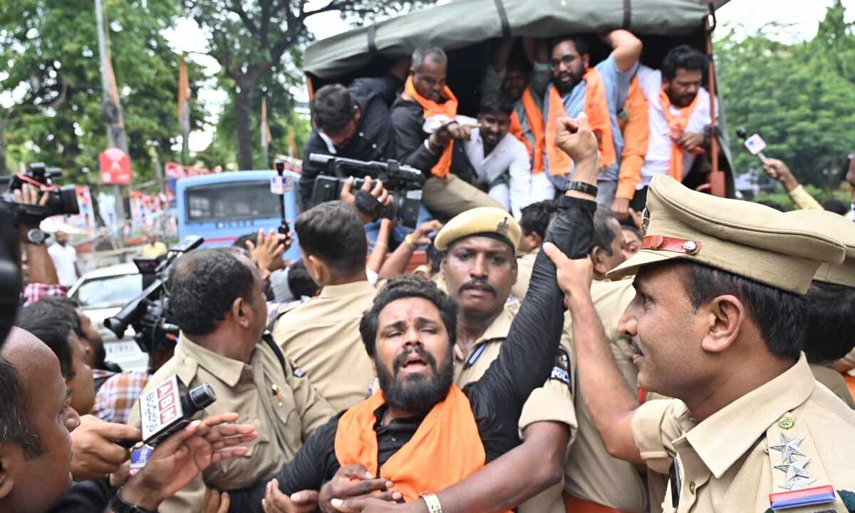 Hyderabad: Bajrang Dal protests spark tension at TPCC headquarters