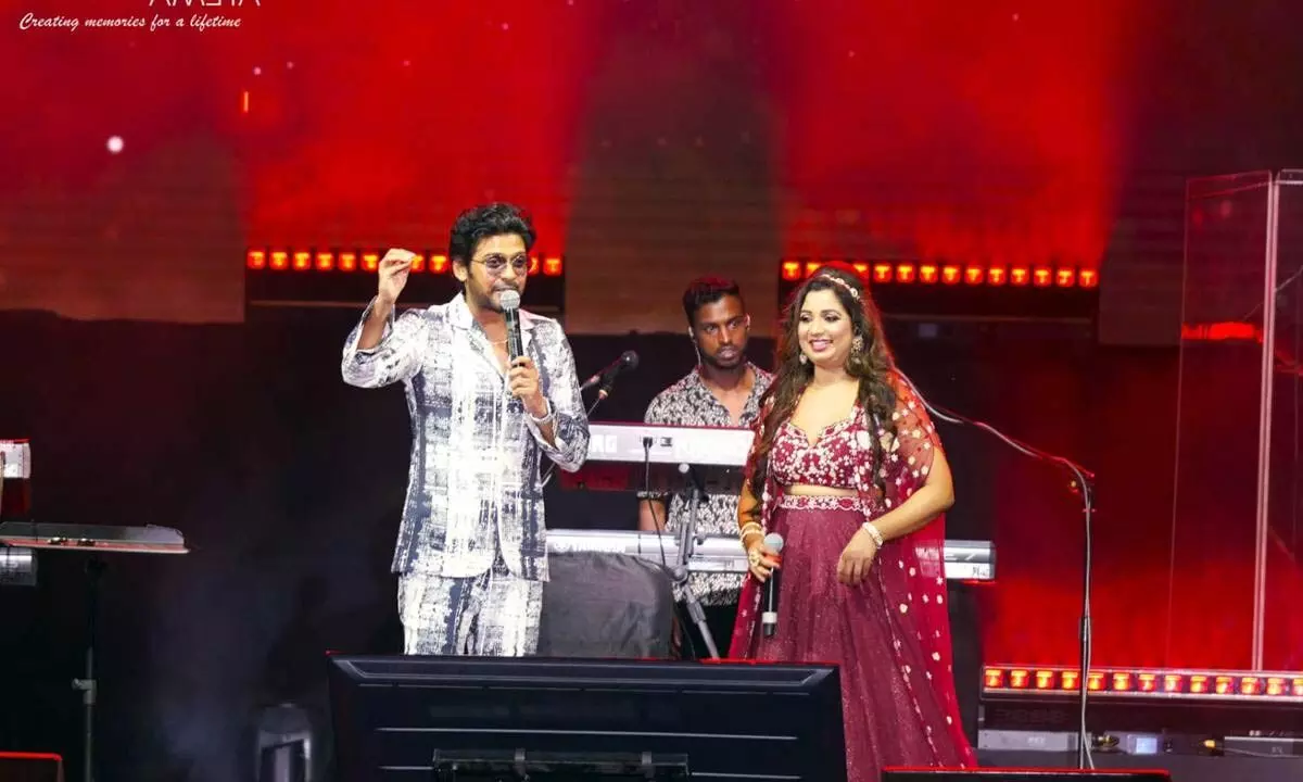 Naveen Polishetty Thanks Shreya Ghoshal After The Duo Rocked A Stage Concert In Hyderabad