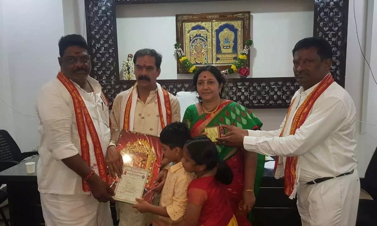 Warangal West MLA D Vijaya Bhaskar donating Rs 1.06 lakh to Annadanam Trust of Sri Durga Malleswara Swamy Devasthanam atop Indrakeeladri on Sunday