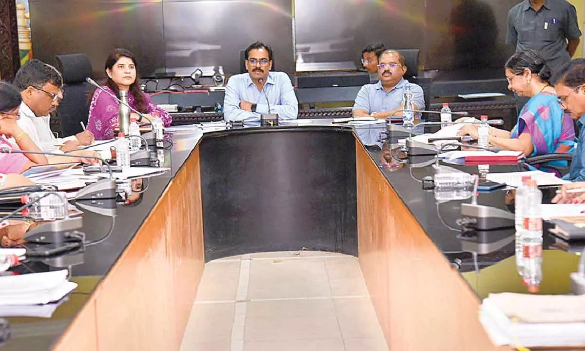 SERP CEO and Guntur district Special Officer Intiaz Ahmed, Guntur district Collector M Venugopal Reddy and Joint Collector G Rajakumari addressing a meeting in Guntur on Sunday