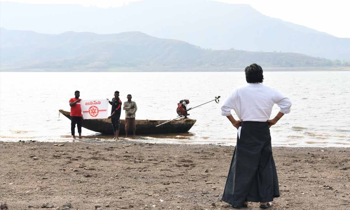 Pawan Kalyan Meets His Jana Sena Party Sainiks At Wai Lake During