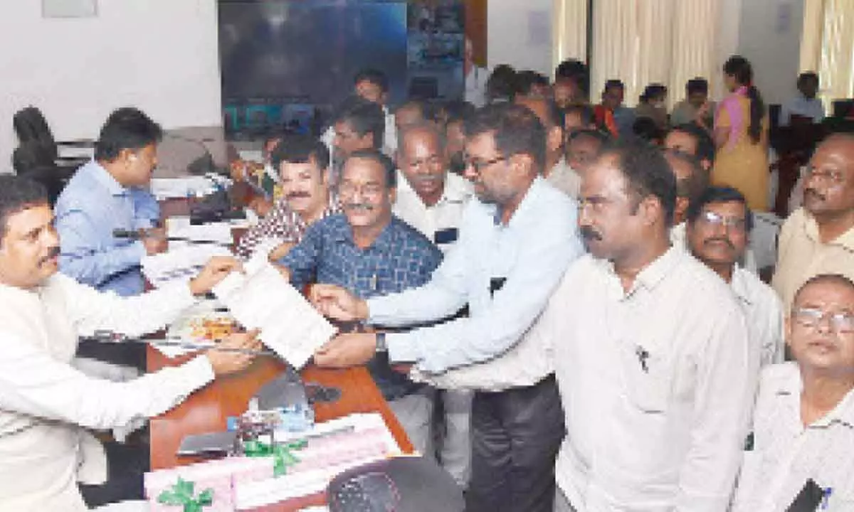 Vijayawada: Drop cases filed against teachers, demands APJAC-Amaravati