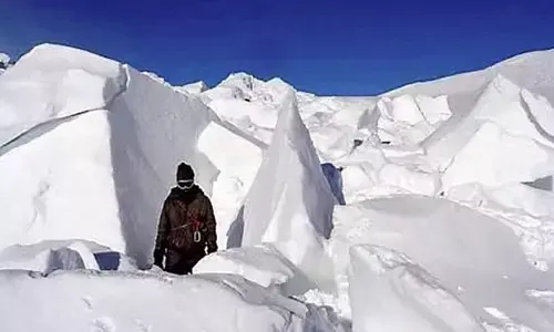 Three people Dies In Nepals Avalanche