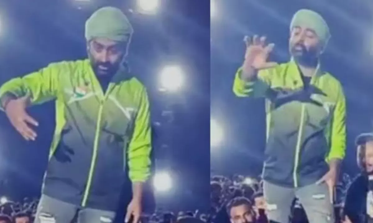 Watch The Trending Video Of Arijit Singh Getting Injured During His Concert