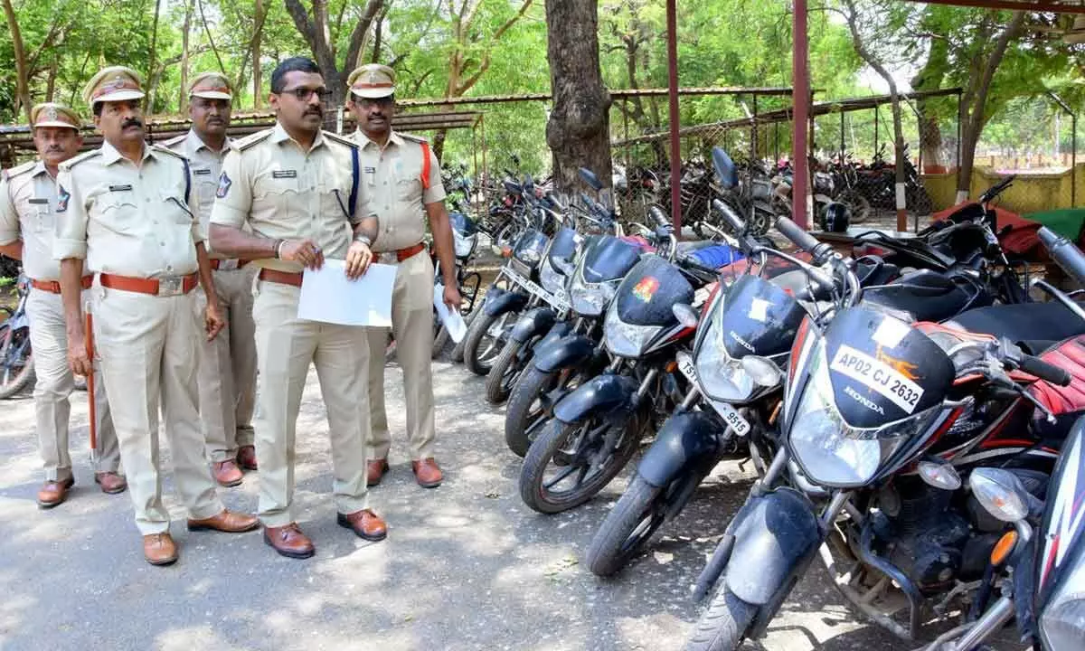YSR District SP KKN Anburajan inspecting the motorcycles recovered from bike lifters in Kadapa on Tuesday