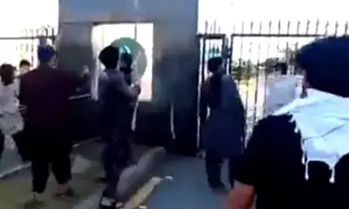 PTI supporters vandalise Pakistan Army properties after Imrans arrest