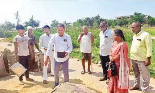 Nagarkurnool: Additional Collector Sabawat Motilal inspects paddy procurement centre