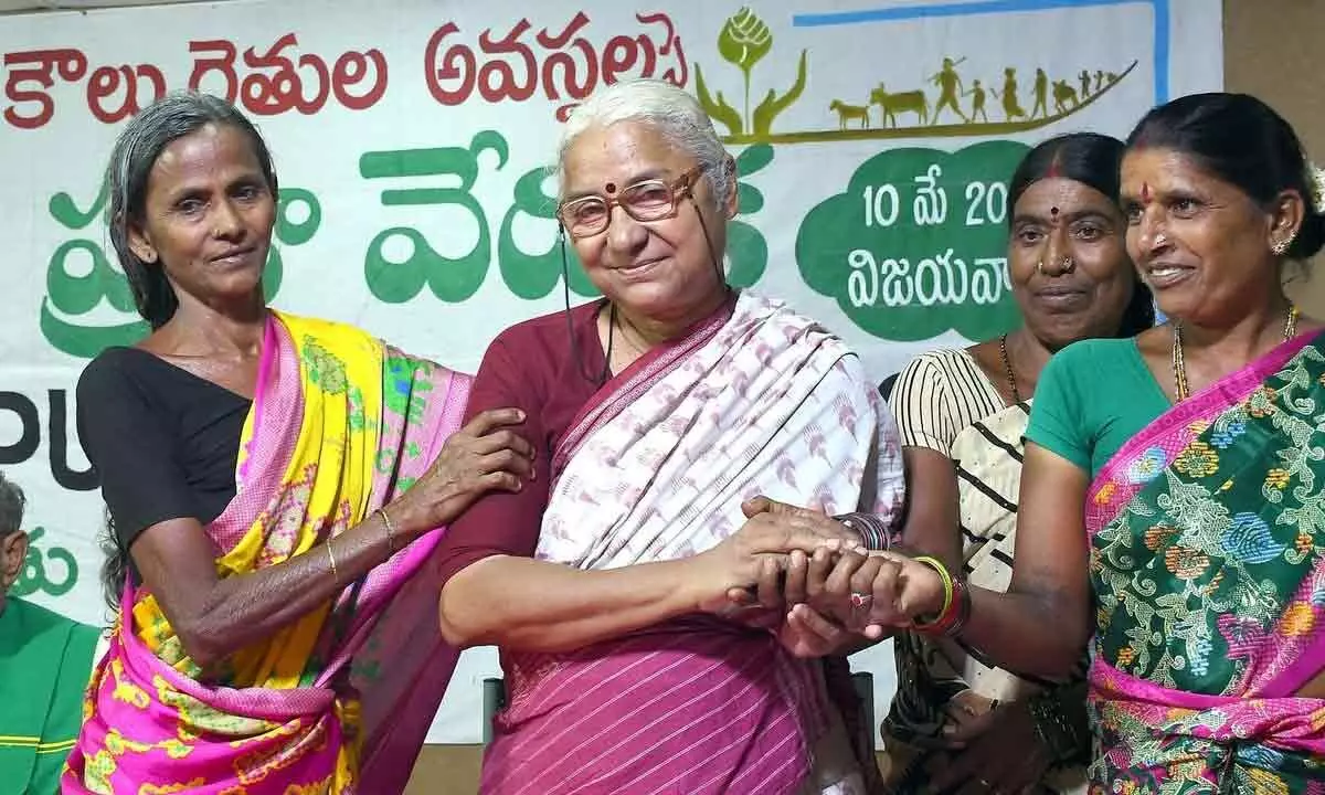 Social activist and founder of National Alliance of People’s Movements Medha Patkar interacting with women farmers during a public hearing conducted at MBVK Bhavan in Vijayawada on Wednesday. Former Minister Vadde Sobhanadreeswara Rao is also seen.Photo: Ch Venkata Mastan