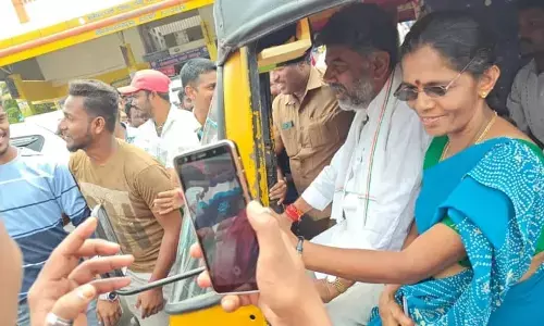 Karnataka Elections 2023: KPCC President DK Shivakumar after voting drove an auto