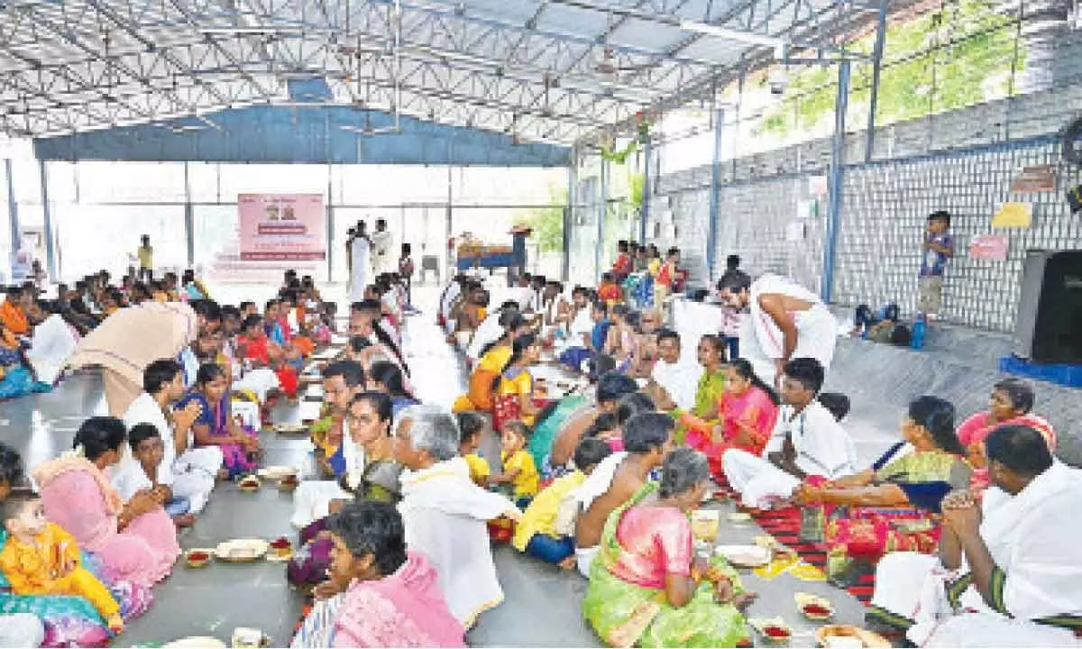 1,110 devotees take part in mass Kumkumarchana at Srisailam