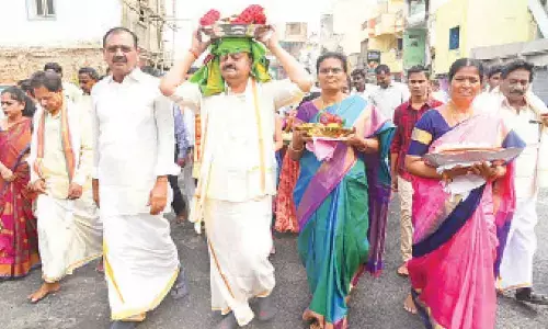 Tirupati: Collector K Venkatramana Reddy, SP P Parameswara Reddy & Mayor Dr R Sirisha offer Sare to Goddess Gangamma