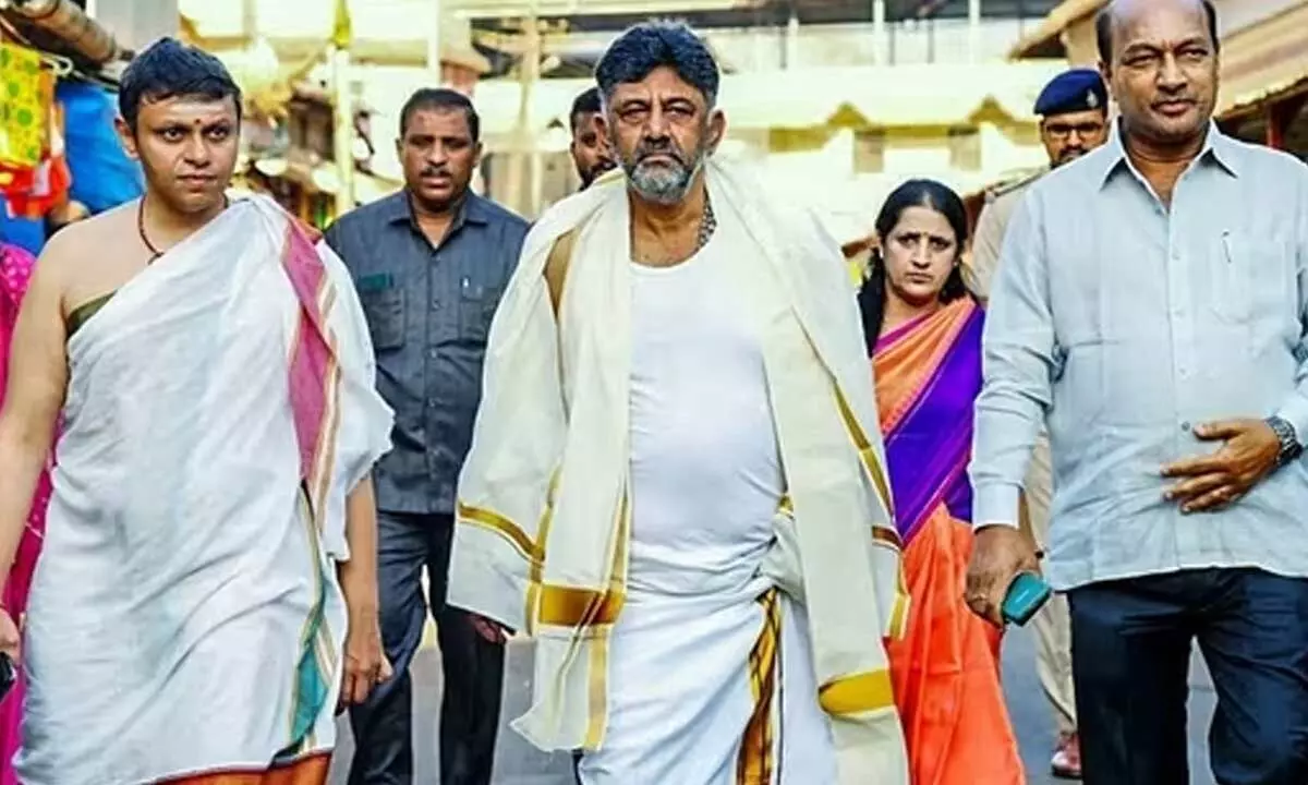 CM Aspirant DK Shivakumar In Karnataka Went To Meet His Spiritual Guru