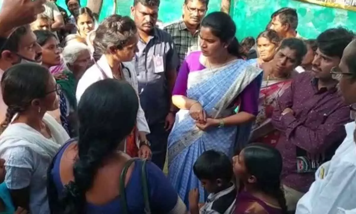 Narasaraopet: Minister Vidadala Rajini enquires about family doctor during surprise visit