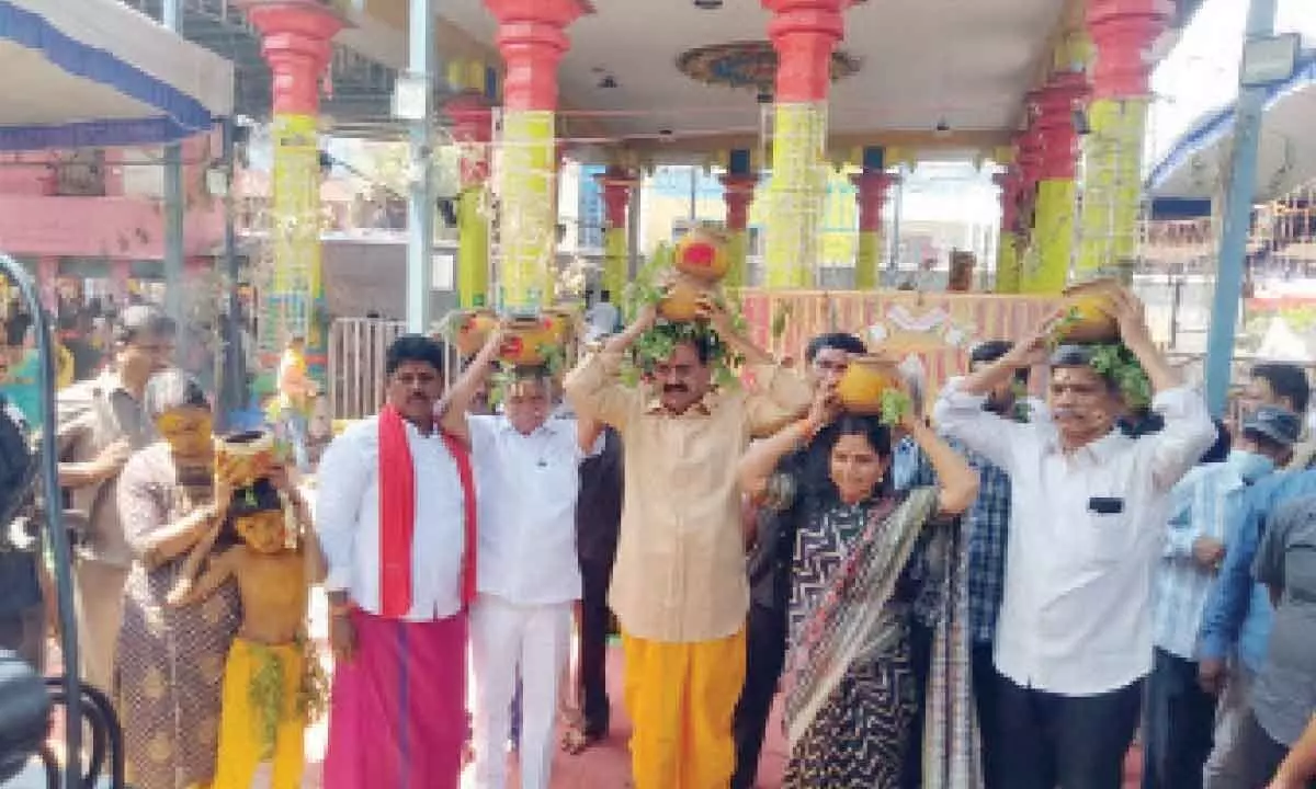 Tirupati: Politicos, officials soak in fervour of spiritual carnival