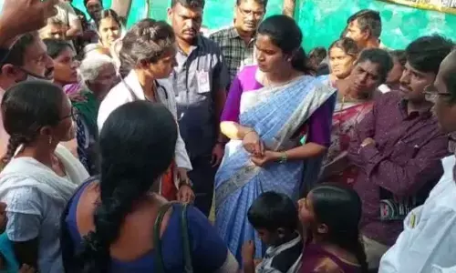Narasaraopet: Minister Vidadala Rajini enquires about family doctor during surprise visit