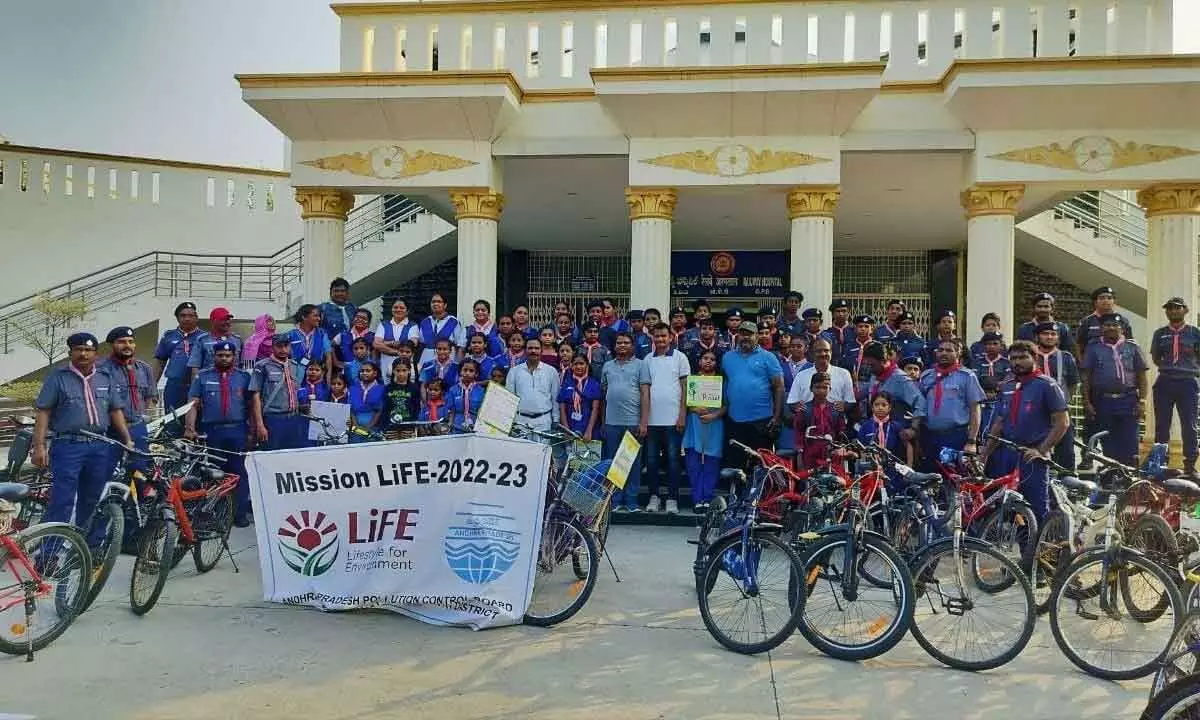 Bicycle rally organisers along with the participants in Vijayawada on Wednesday