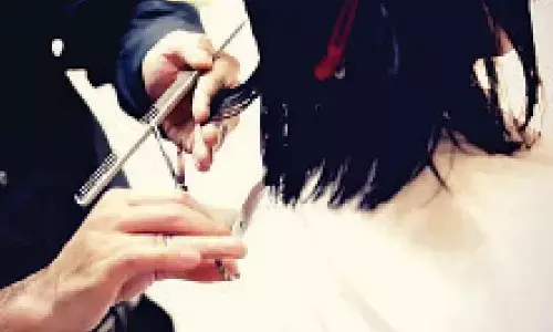 New Delhi: Supreme Court stays `2 cr as damages to model for wrong haircut