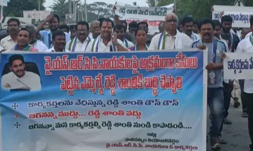 Srikakulam: YSRCP leaders revolt against party MLA R Shanthi