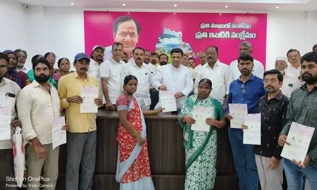 Nizamabad: MLA Begala Ganesh Gupta distributes CMRF cheques to 17 beneficiaries