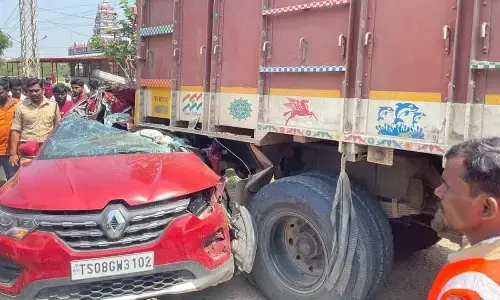 Car-truck collision snuffs out 4 lives in Narsingi