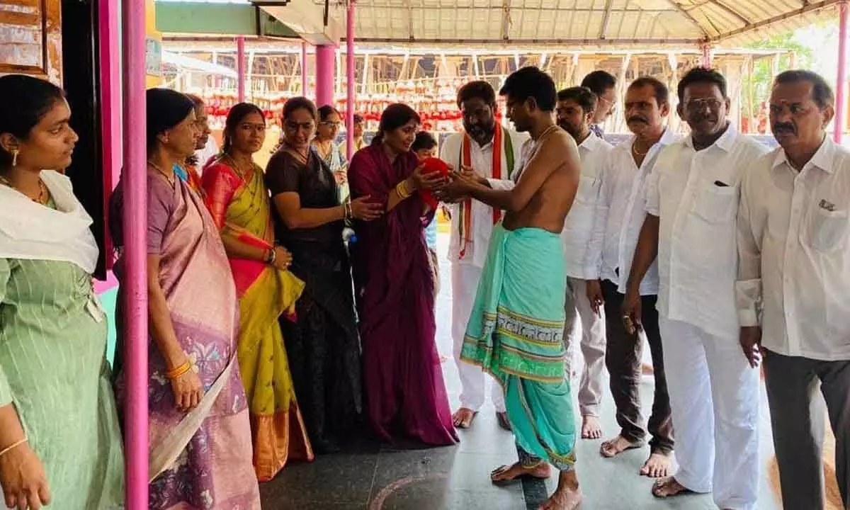 Khammam: Mallu Bhatti Vikramarkha down with sunstroke, Congress cadres pray for recovery