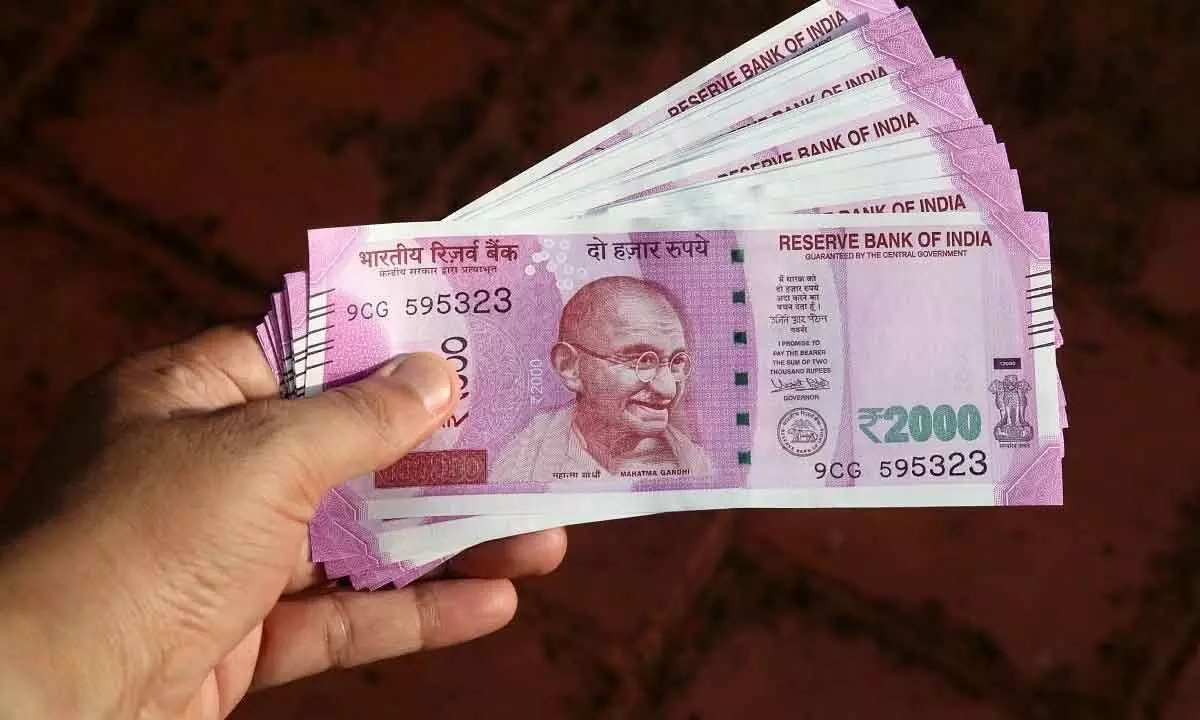 RBI’s move on Rs 2,000 bill evokes mixed reactions