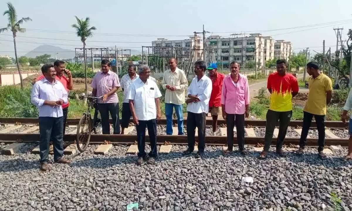 Vijayawada: Construct underpass near Vambay Colony, CPM demands