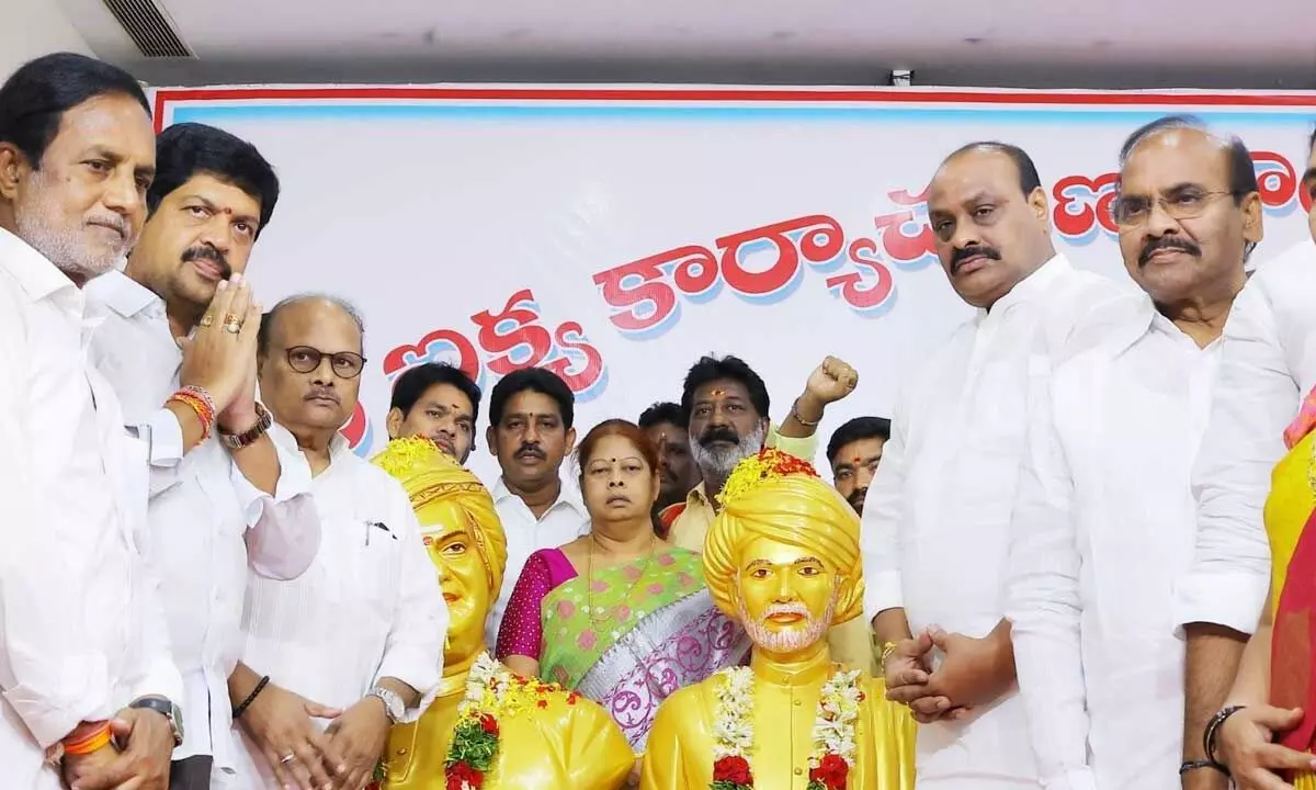 Former TDP Ministers Yanamala Ramakrishnudu, Kollu Ravindra and Prattipati Pulla Rao, party State president K Atchannaidu paying tributes to late Chief Minister and party founder NT Rama Rao and Jyothi Rao Phule at a roundtable conference in Guntur on Sunday