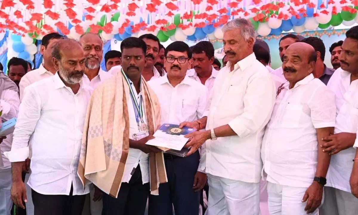 Energy Minister P Ramachandra Reddy felicitating the volunteers in Punganur on Sunday. Chittoor MP N Reddappa and Joint Collector Srinivasulu are also seen.