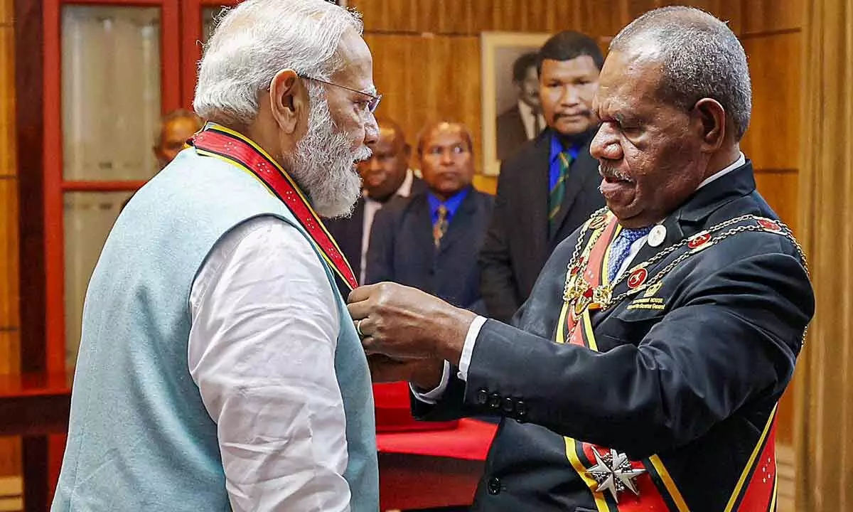 Prime Minister Narendra Modi being presented the Companion of the Order of Logohu by Papua New Guinea Governor-General Sir Bob Dadae during a visit to Papua New Guinea
