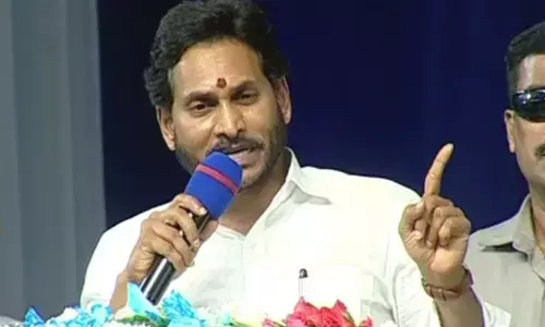 YS Jagan addresses at meeting in Machilipatnam, lashes at Naidu over Bandaru port