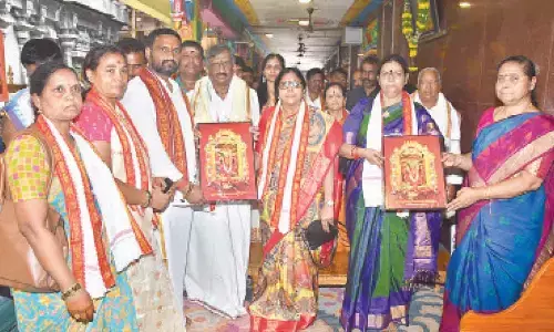 Vijayawada: High Court Chief Justice Akula Venkata Sesha Sai visits Durga temple