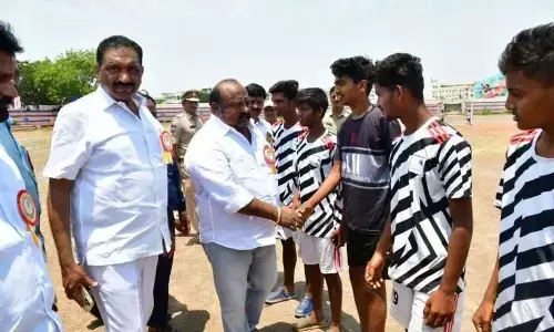 BC Welfare and Civil Supplies Minister Gangula Kamalakar interacting with sportspersons in  Karimnagar on Monday.
