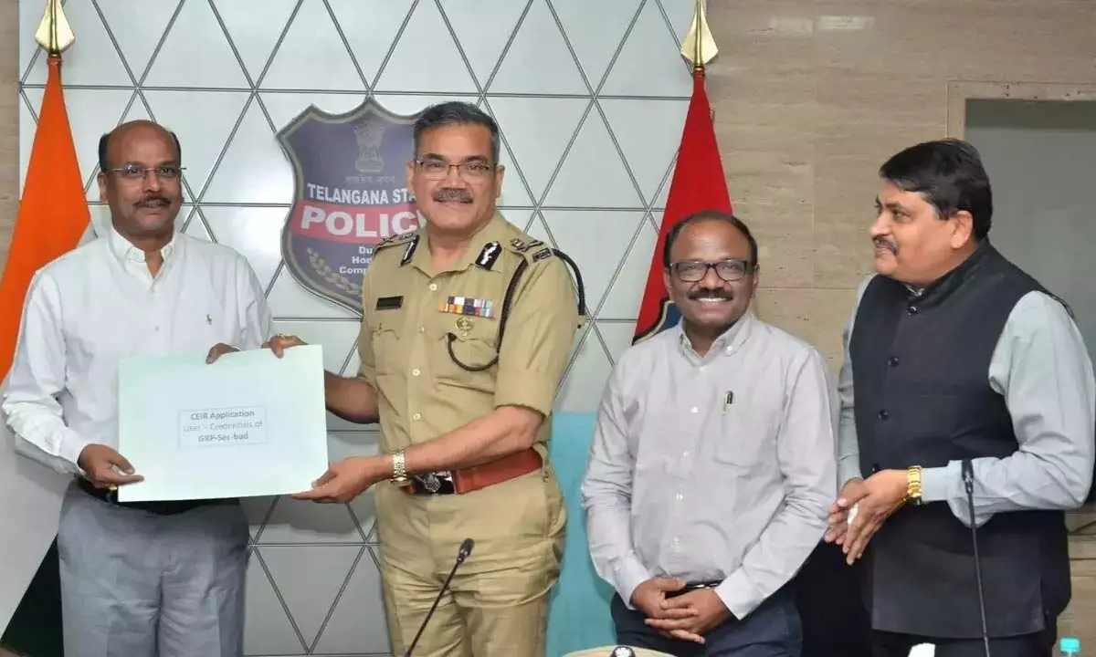 Telangana police returns over 1000 theft mobile phones using CEIR