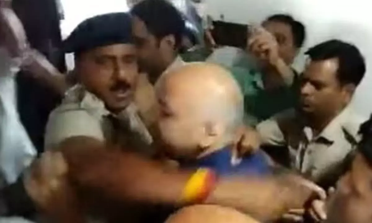 Delhi Police Clarifies After Kejriwal Posts Video Showing Cops Manhandling Sisodia