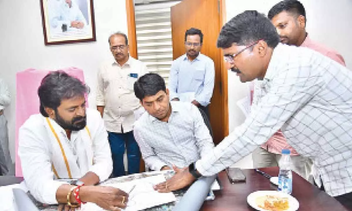 Minister Dr. V. Srinivas Goud, along with district Collector and other engineering officials taking a review on the development of Tank Bund and Necklace road and underground drainage system in Mahbubnagar on Tuesday