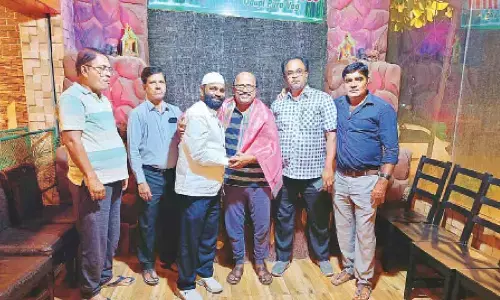 Mahabubnagar: SBI official felicitated on promotion